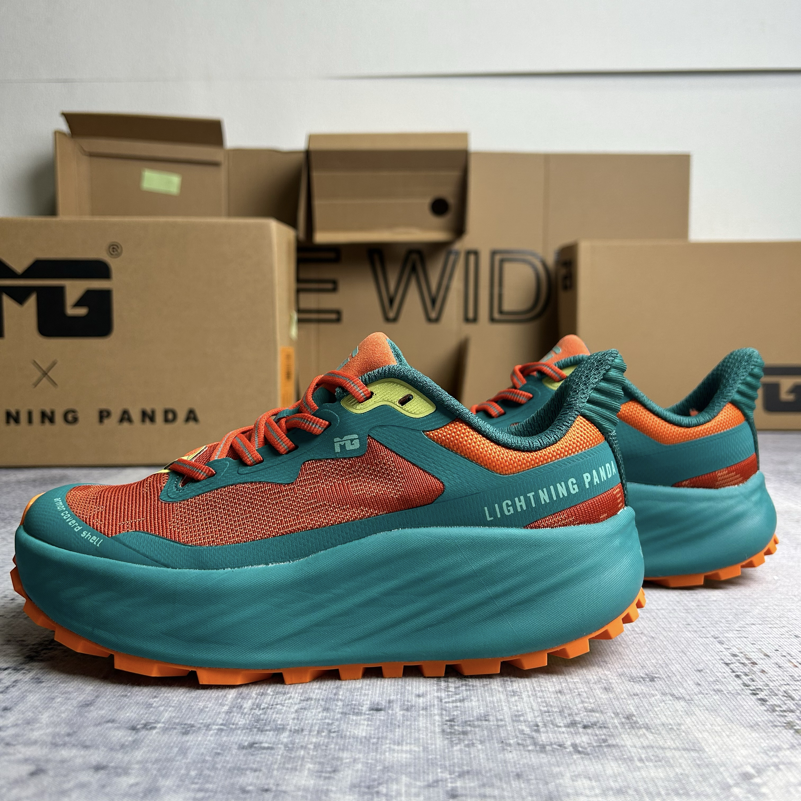 LIGHTNING PANDA x MG Low top Hiking Shoes Unisex