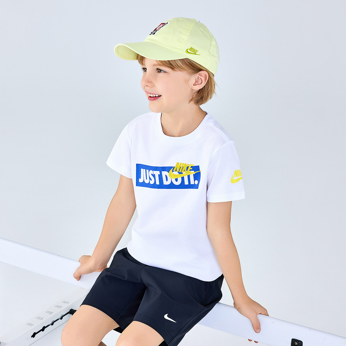 Мужская футболка Nike Tee (белая) — фото 2