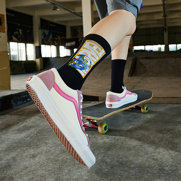 Stance x MARVEL/  LOGO   1