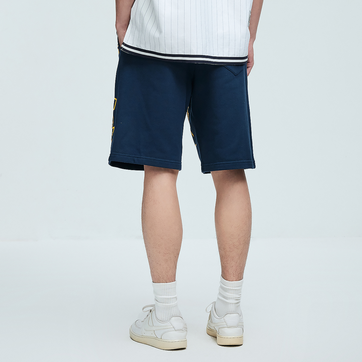 Шорты JACK JONES· JACK&JONES x NBA Logo (желто-фиолетовые) — фото 23