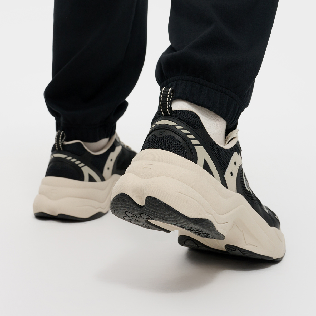 Мужские кроссовки Fila FUSION UNIQUE (черные) — 黑/燕麦色 — фото 7