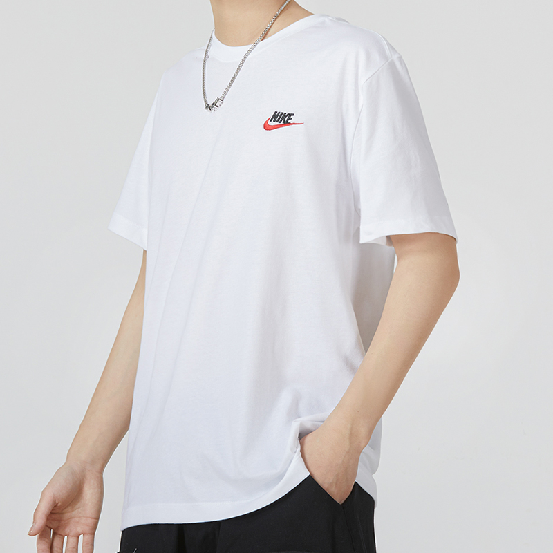 Nike Casual Sportswear Men’s Crew Neck Moderate