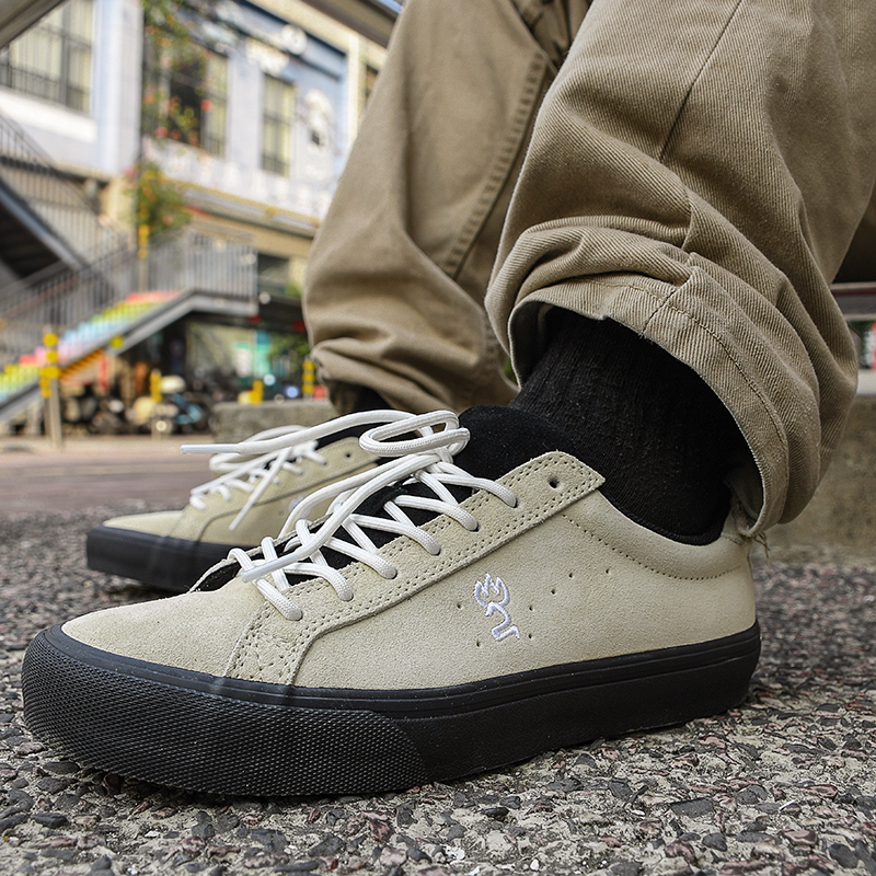 GOLUCK The Big Dipper Abrasion Resistant Low top Skateboard Shoes Unisex