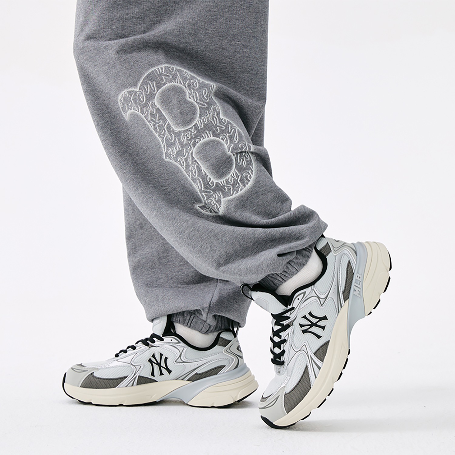 MLB New York Yankees Textile, Synthetic Leather Low top Casual Running Shoes Unisex Silver