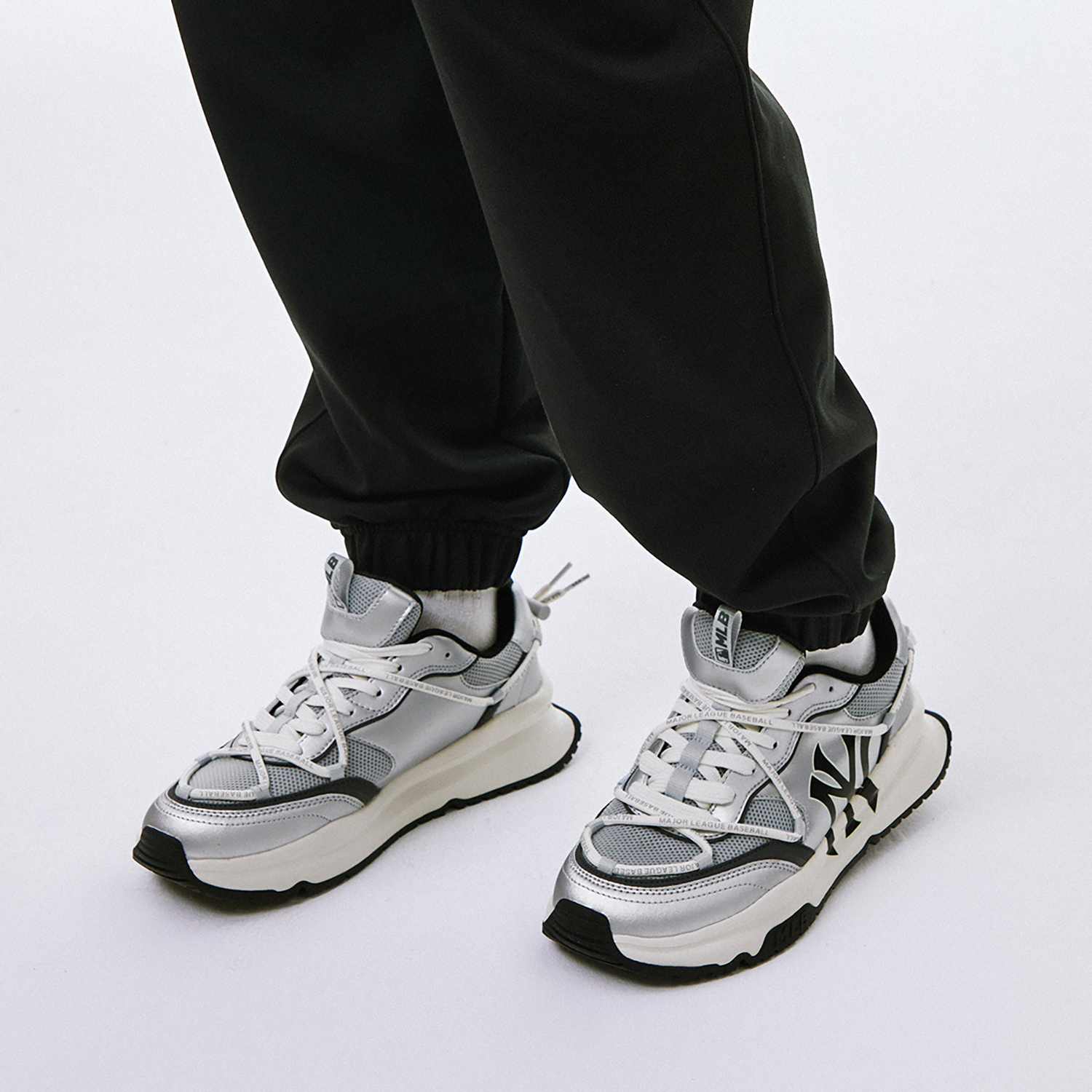 Кроссовки MLB Chunky Runner (серебристые) — фото 7