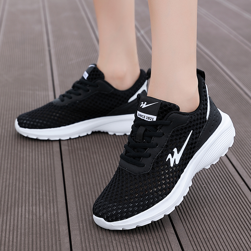 Binary Cushioning Rebound Lightweight Slip Resistant Low top Running Shoes Women’s Black White