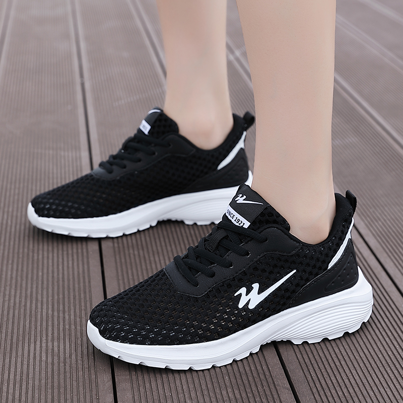 Binary Cushioning Rebound Lightweight Slip Resistant Low top Running Shoes Women’s Black White