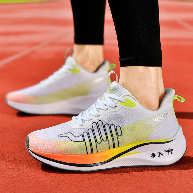 LINGHANGLUOTUO Breathable Coverage Rebound Low top Running Shoes Men’s