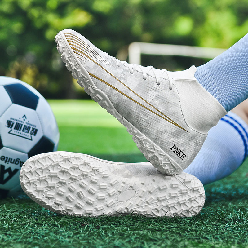 PNKE Slip Resistant And Abrasion Resistant Coverage Soccer Shoes Unisex White