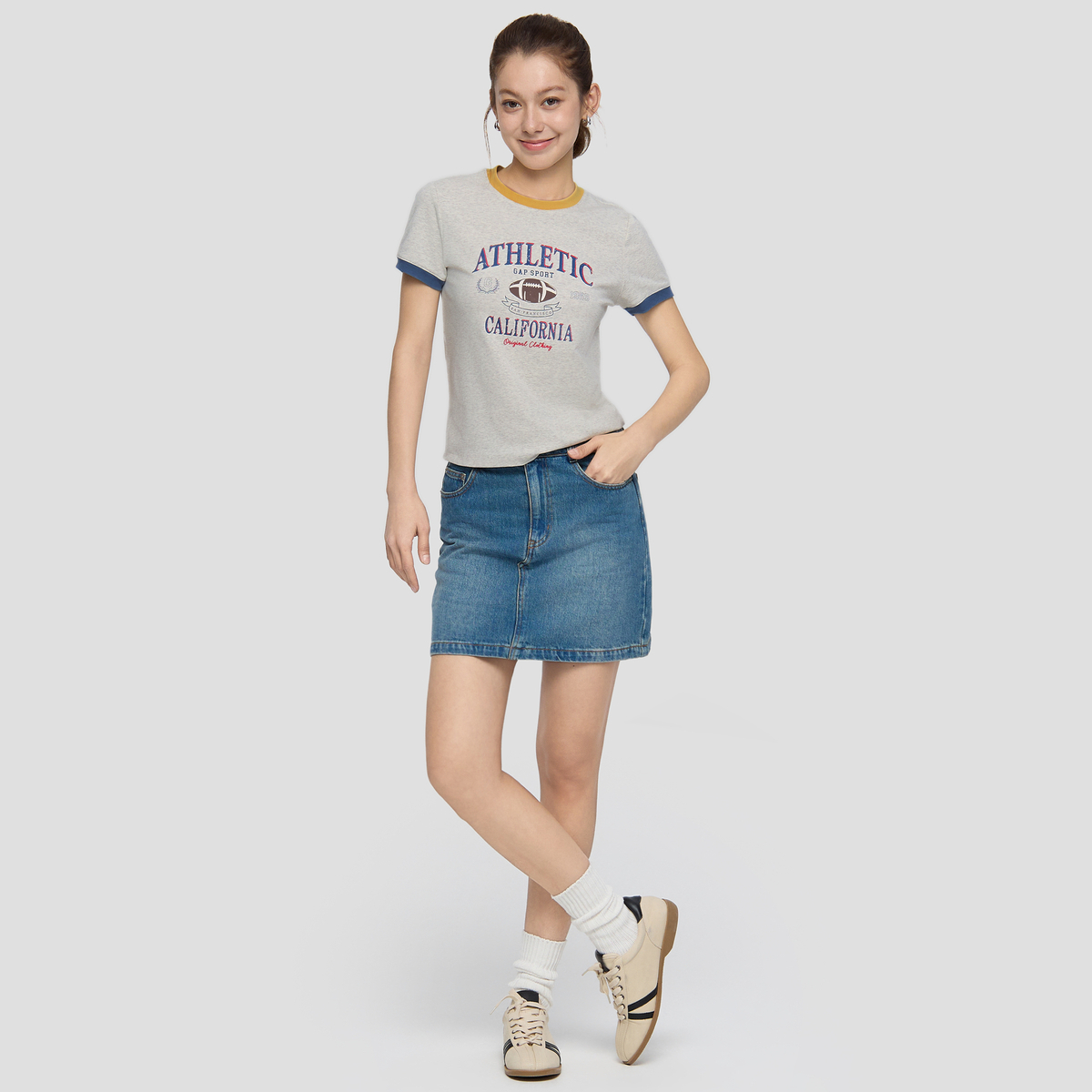 Женская футболка GAP logo T (черный) — фото 10