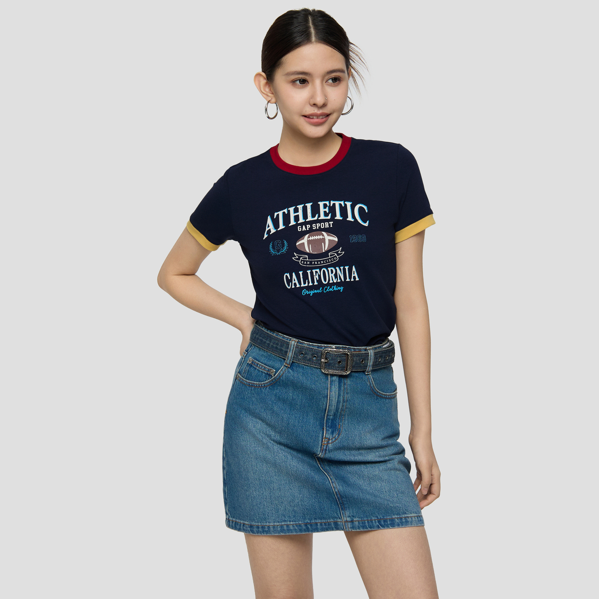 Женская футболка GAP logo T (черный) — фото 16