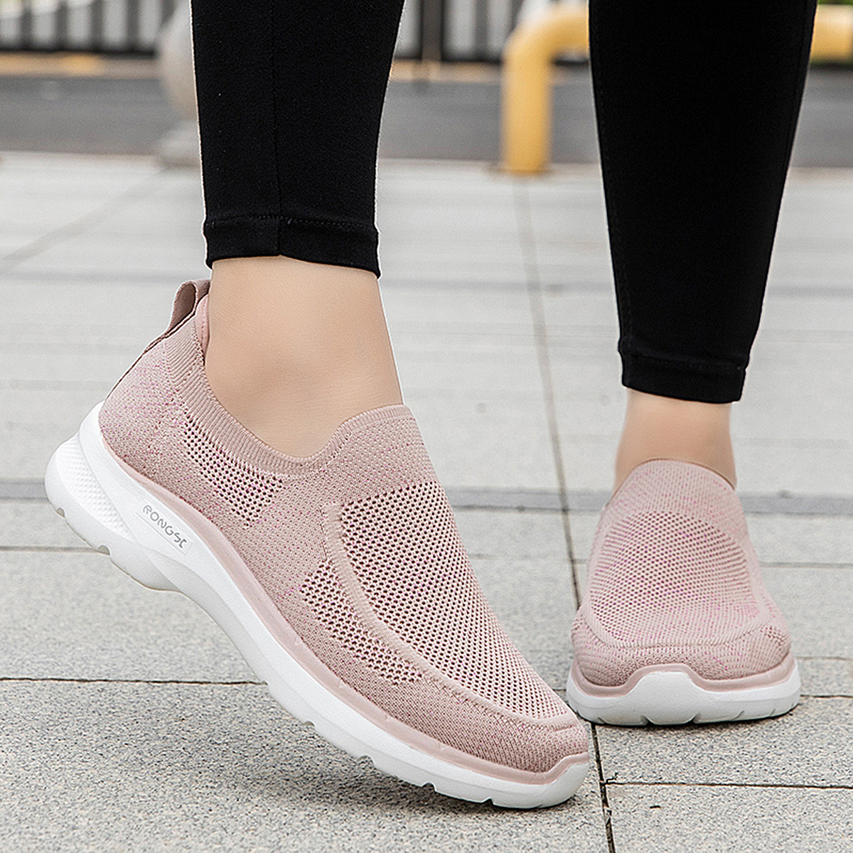 RONGSHI Lightweight Anti Slip Low top Slip on Walking Shoes Middle Aged And Elderly Women’s