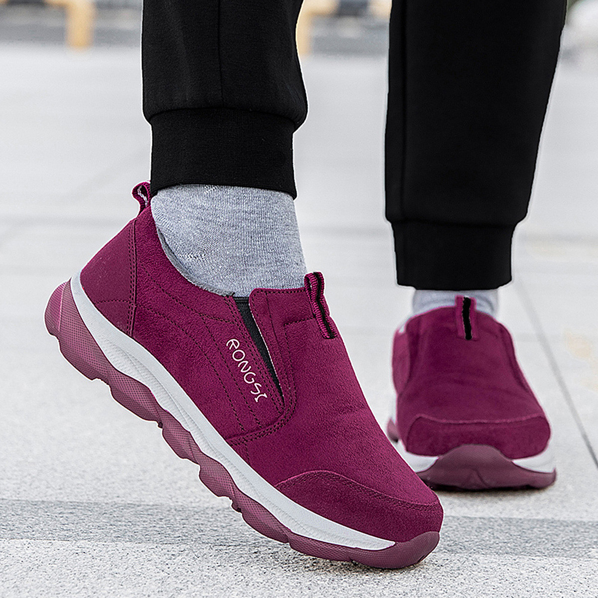 RONGSHI Winter Fleece Lined Insulated Shoes Comfortable Slip on Elderly Mother’s Shoes Slip on