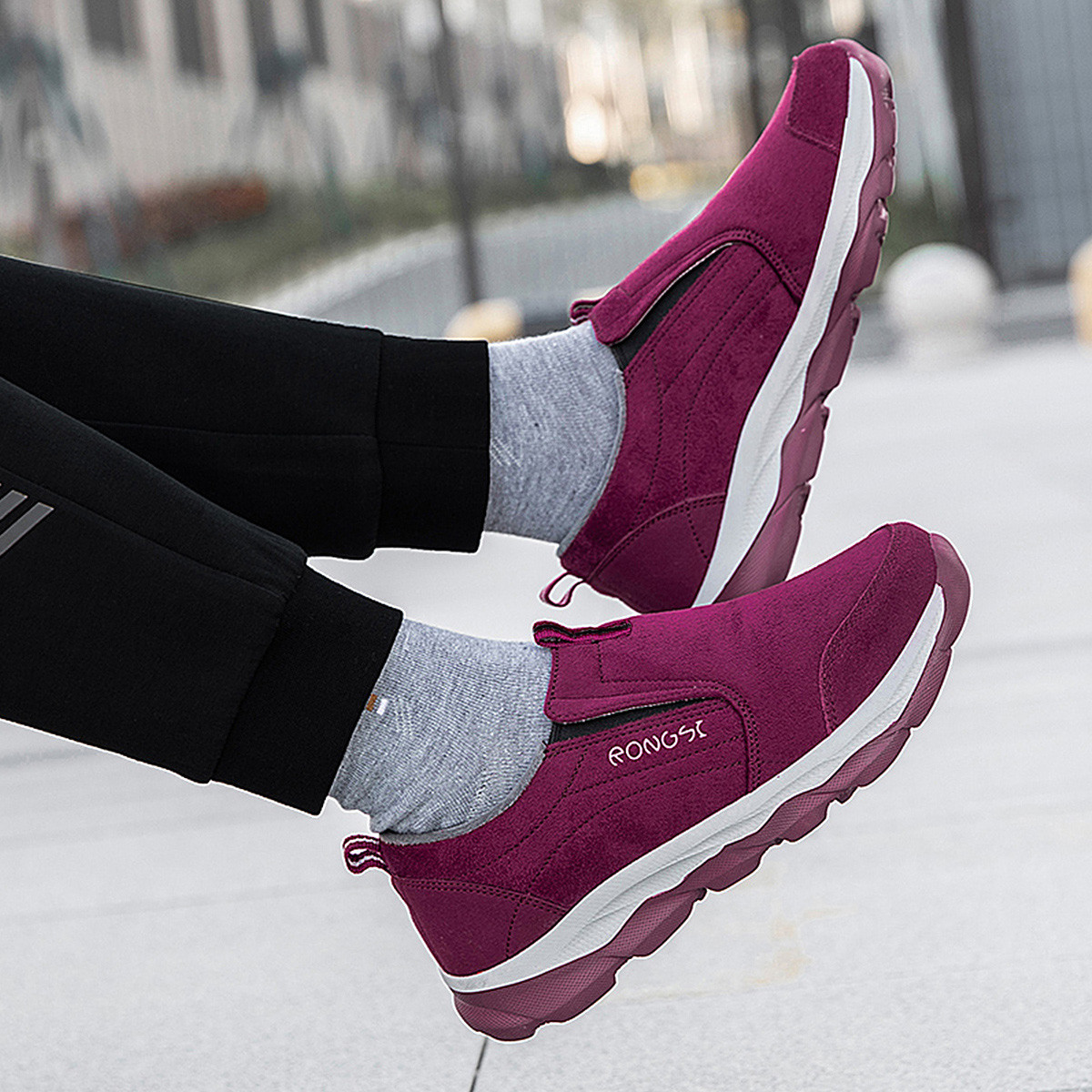 RONGSHI Winter Fleece Lined Insulated Shoes Comfortable Slip on Elderly Mother’s Shoes Slip on