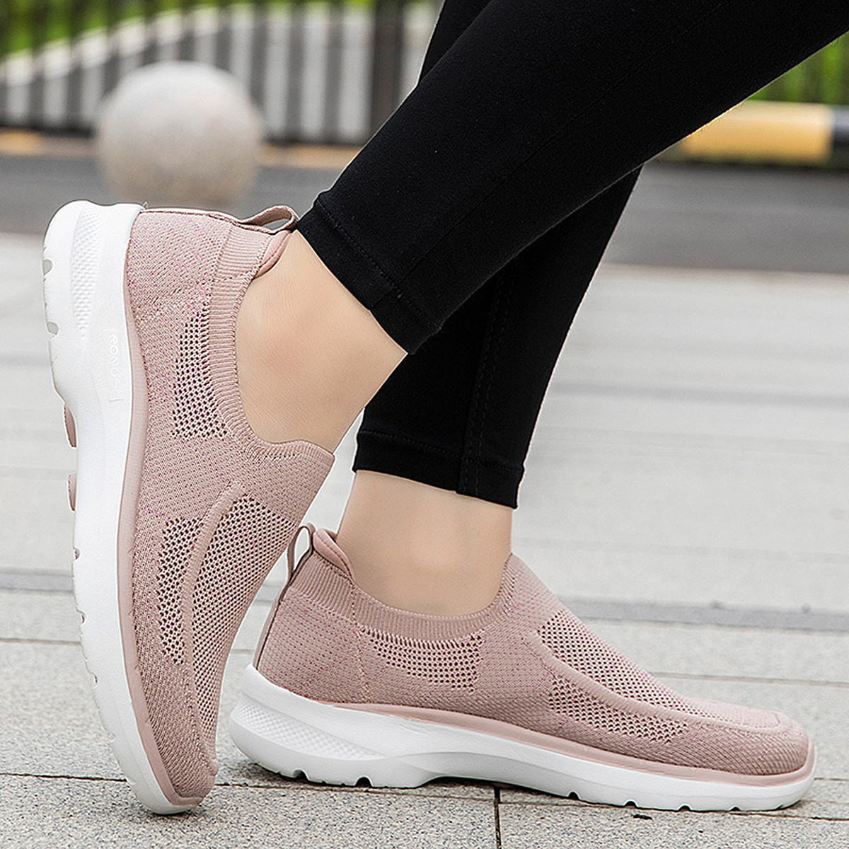 RONGSHI Lightweight Anti Slip Low top Slip on Walking Shoes Middle Aged And Elderly Women’s
