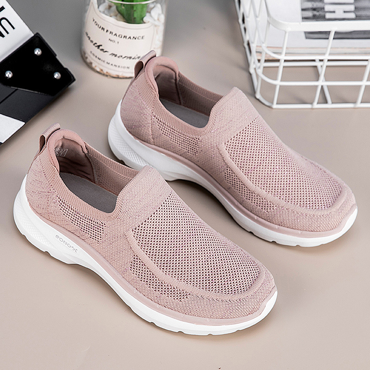 RONGSHI Lightweight Anti Slip Low top Slip on Walking Shoes Middle Aged And Elderly Women’s