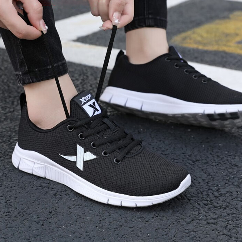 XTEP Coverage Cushioning Lightweight Low top Casual Running Shoes Women’s Black