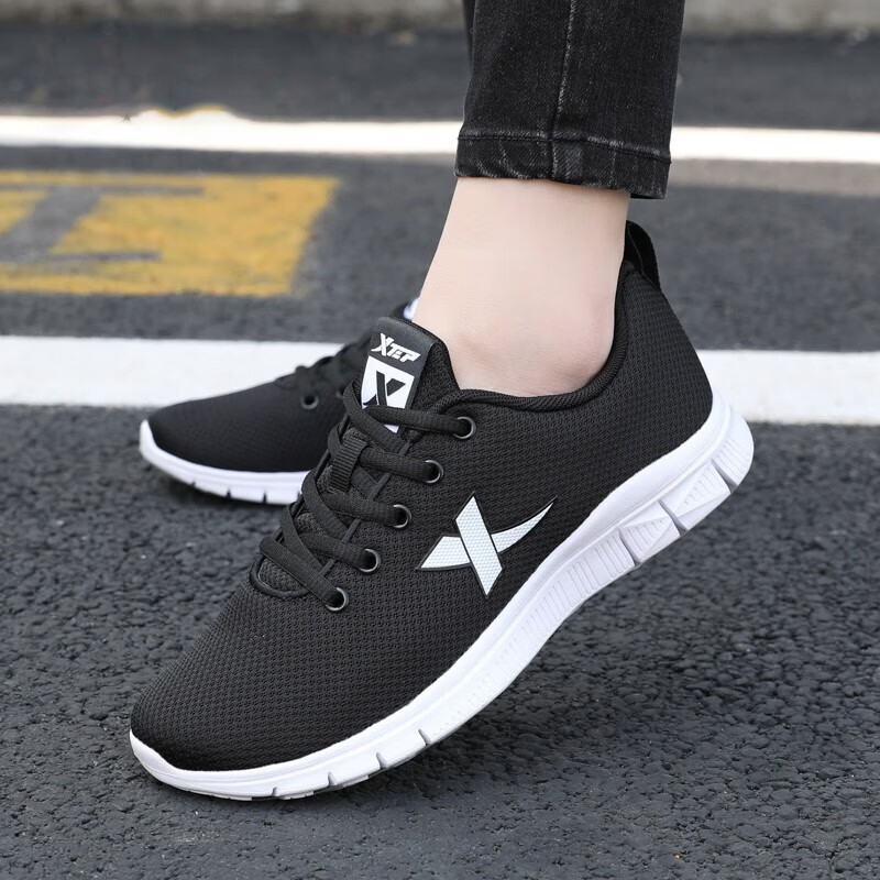 XTEP Coverage Cushioning Lightweight Low top Casual Running Shoes Women’s Black