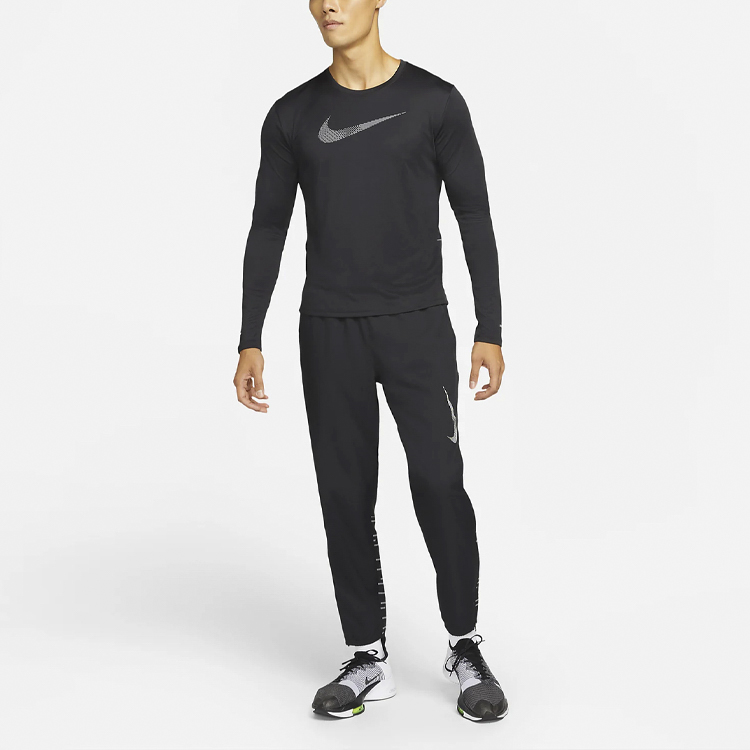 Nike Running T Shirts Men’s Black Moderate Straight Fit
