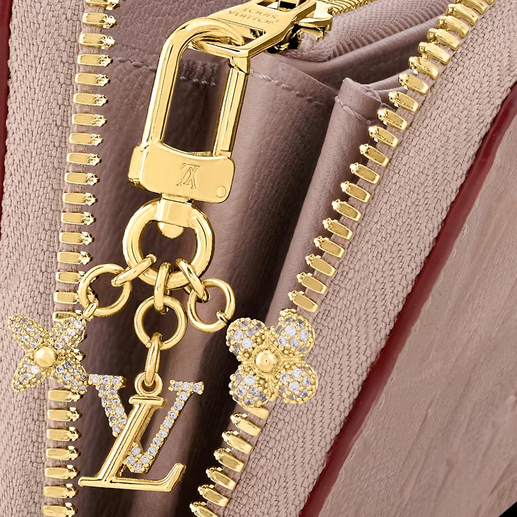 Женский брелок Louis Vuitton LOUIS VUITTON CHARMS (золотой) — фото 3
