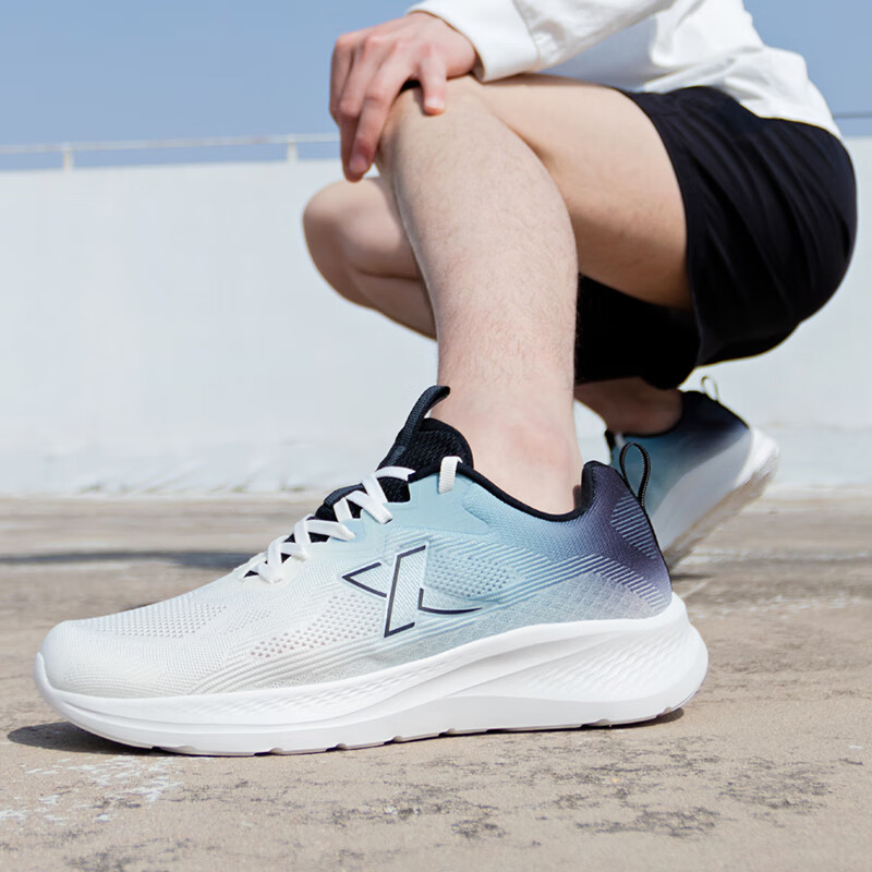 XTEP Cushioning Rebound Low top Running Shoes Men’s White Blue Black