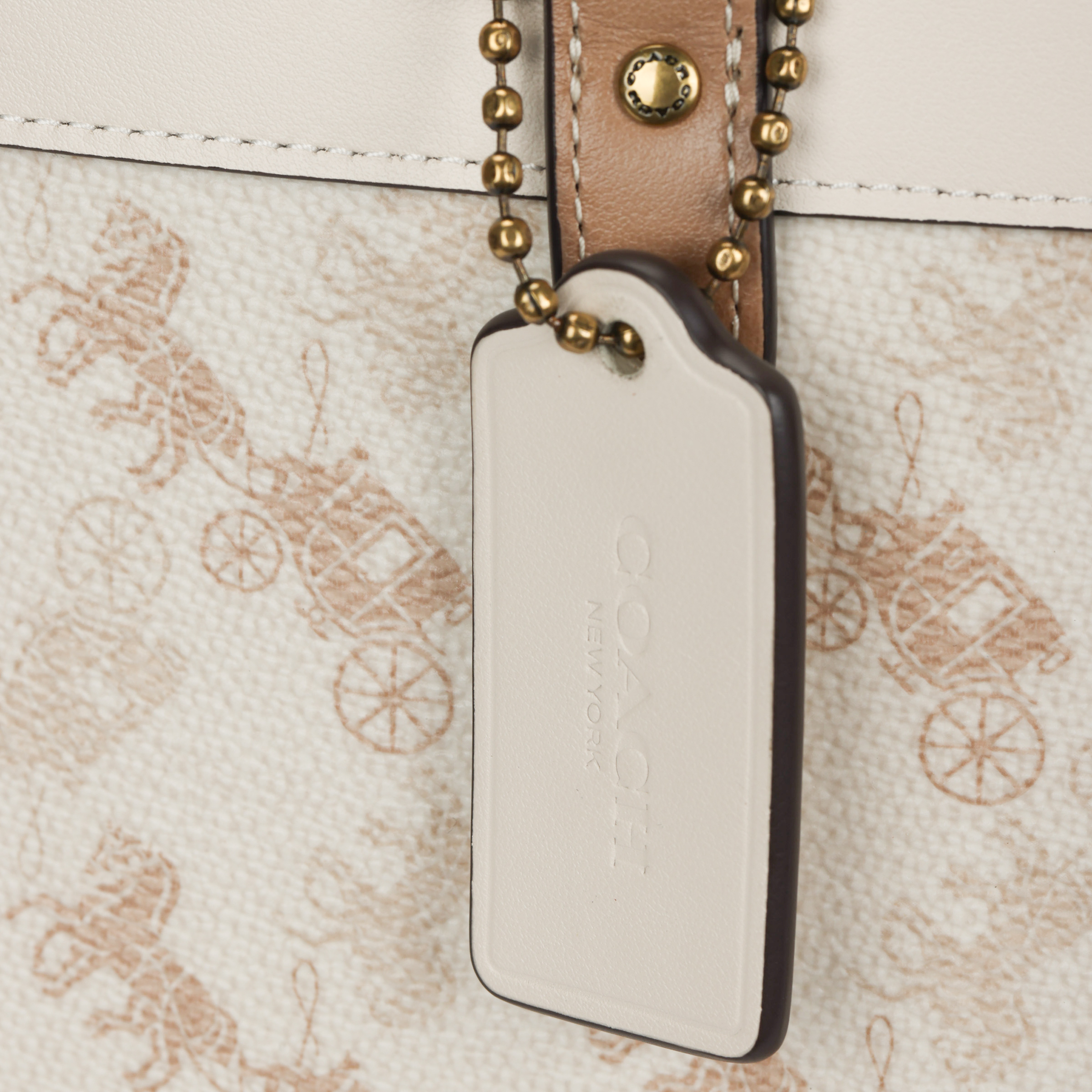 Женская сумка COACH Field 22 (бело-коричневая) — фото 10