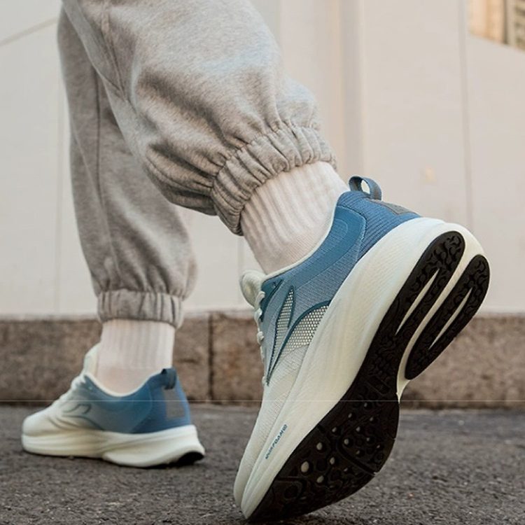 361° Wing 4.0 Cushioning Slip Resistant Low top Running Shoes Men’s White Blue