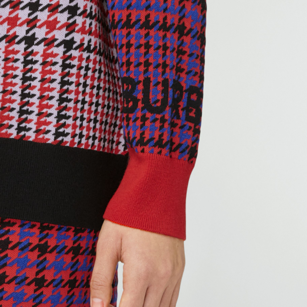 Женская футболка Burberry (красная) — фото 6