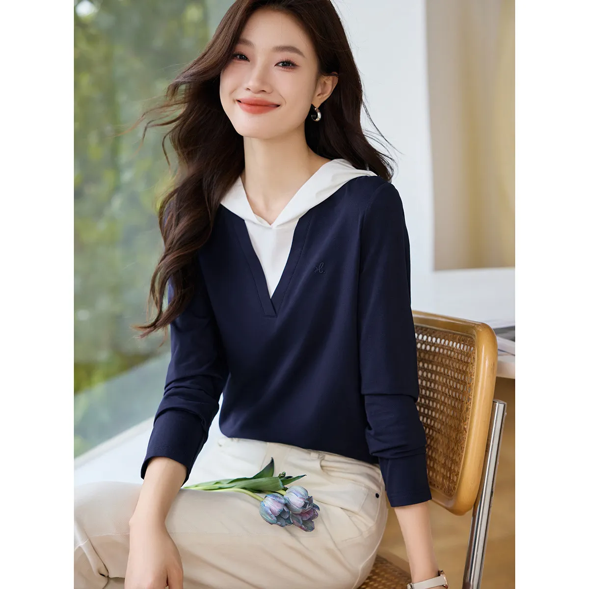 Mo Han Yi Mei Regular T Shirt Women's Navy Blue & White