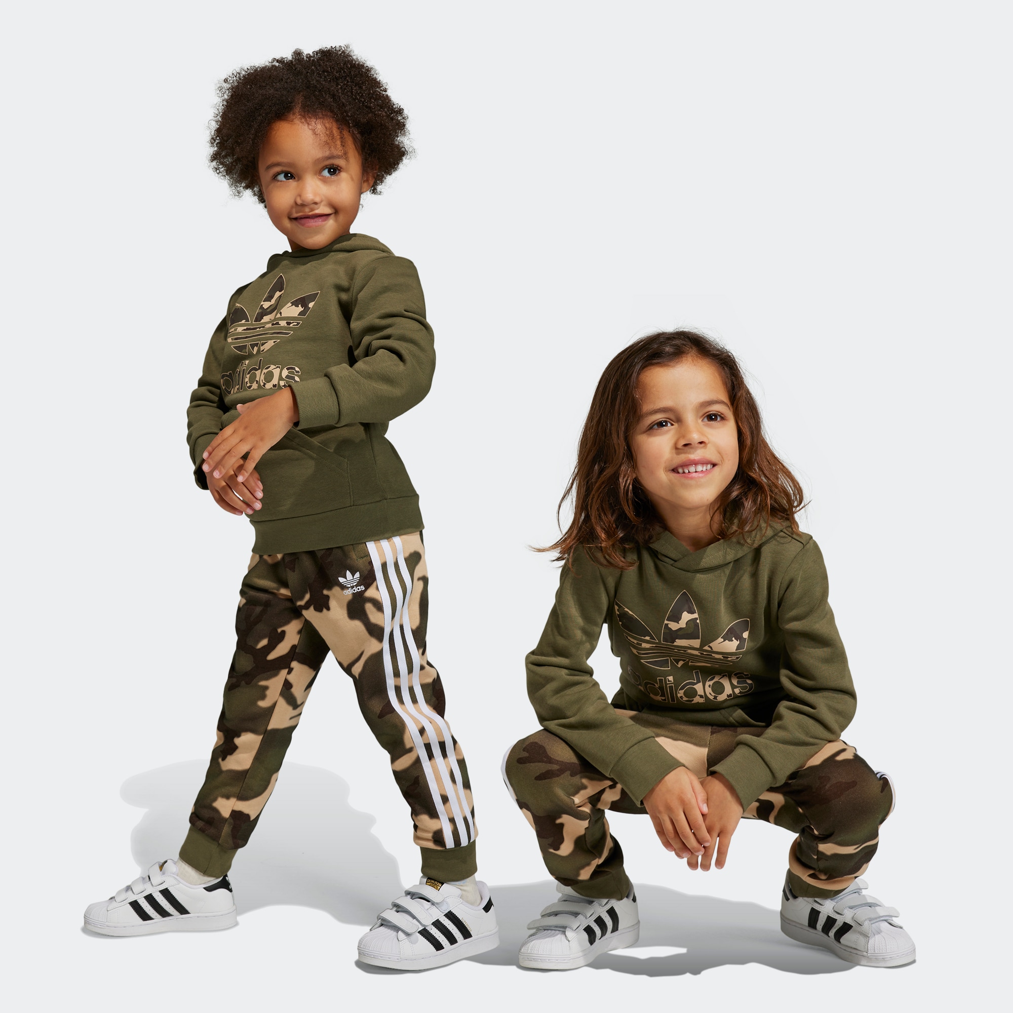 Детский костюм adidas originals (оливковый) — фото 8