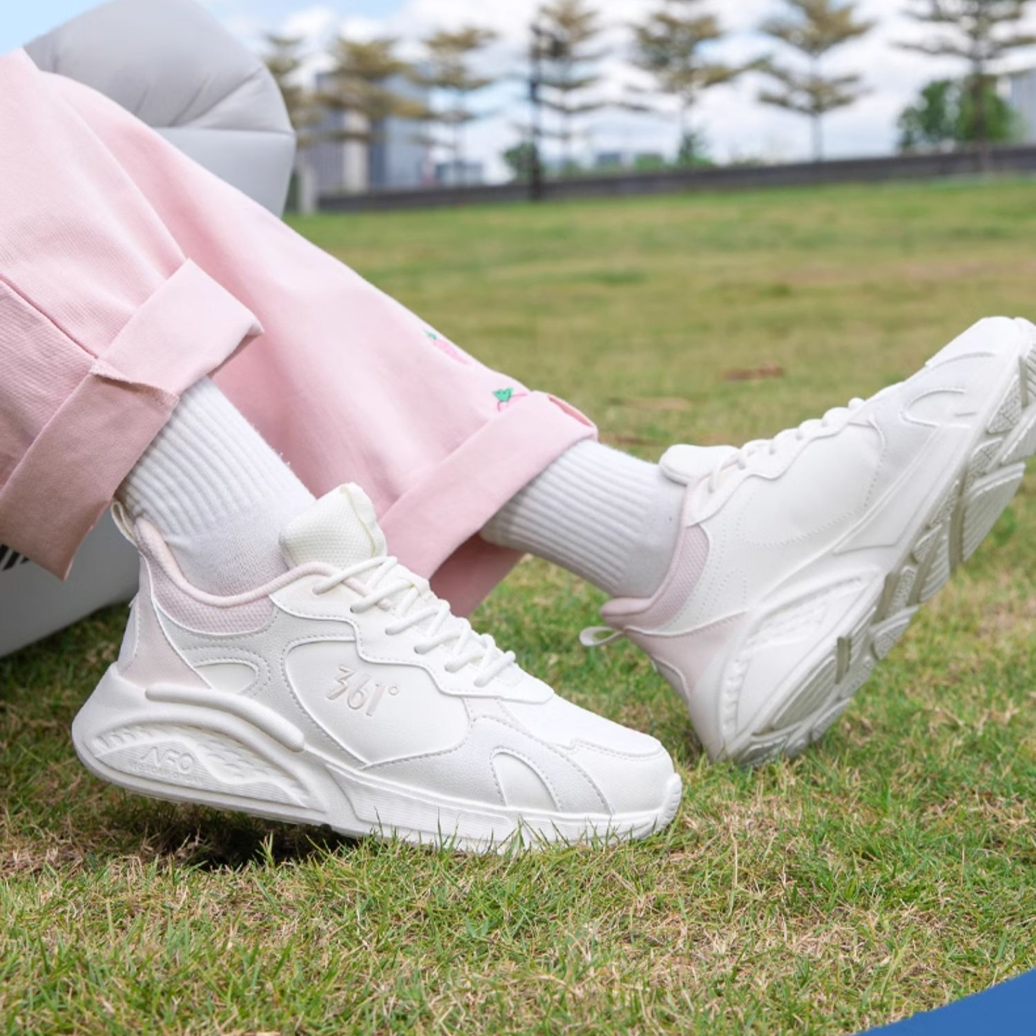 361° Slip Resistant Abrasion Resistant Low top Running Shoes Women’s White Pink