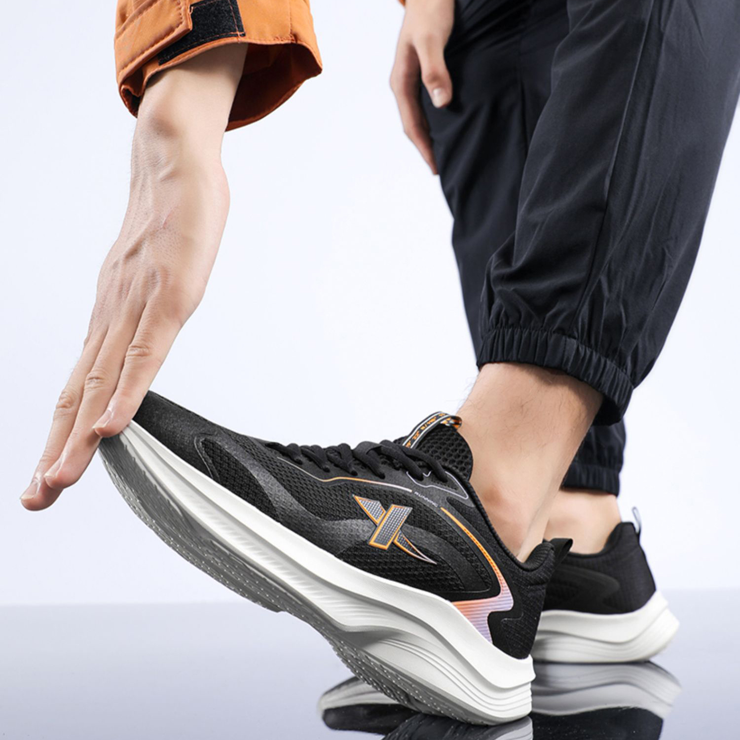 XTEP Cushioning Lightweight Low top Casual Running Shoes Men’s Black