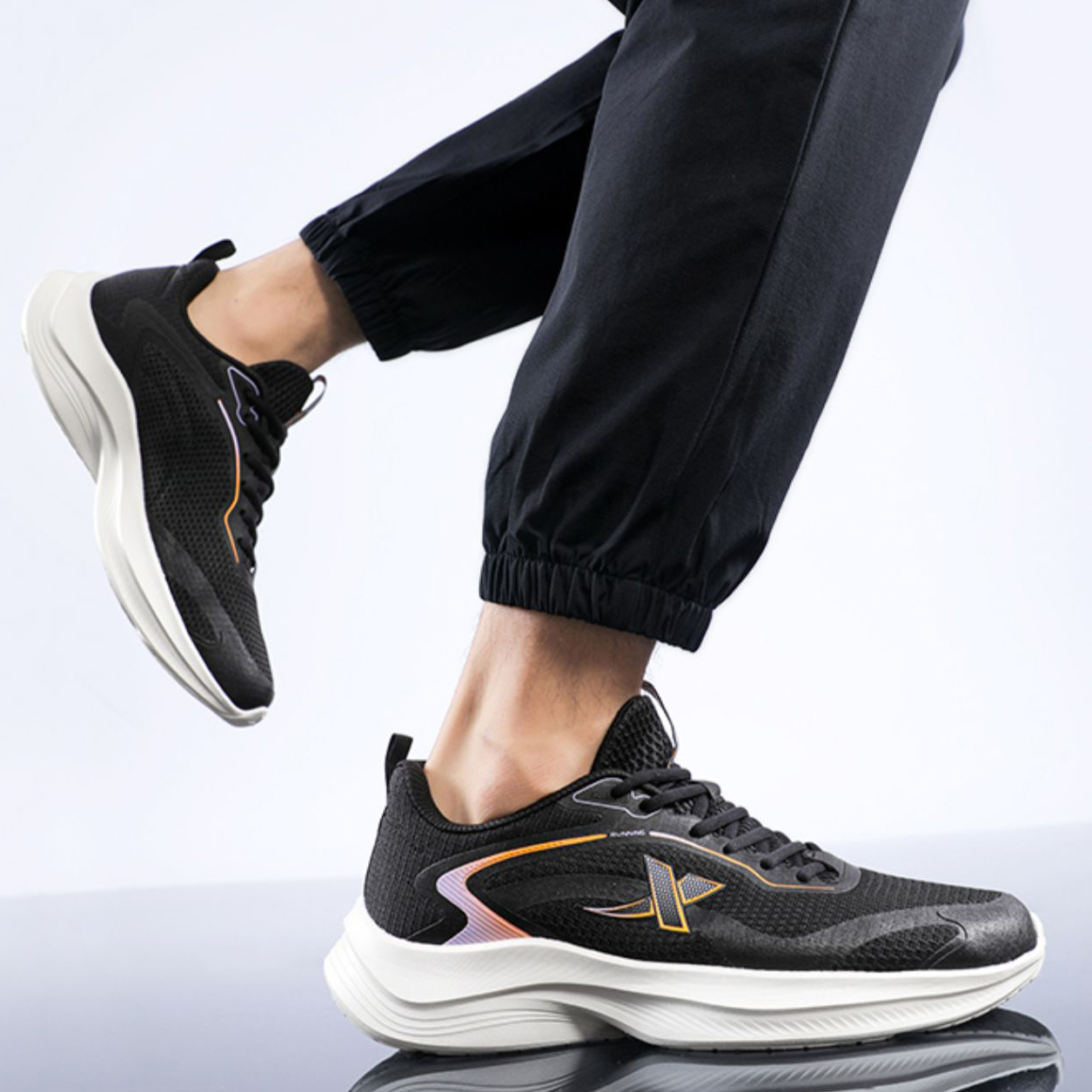 XTEP Cushioning Lightweight Low top Casual Running Shoes Men’s Black