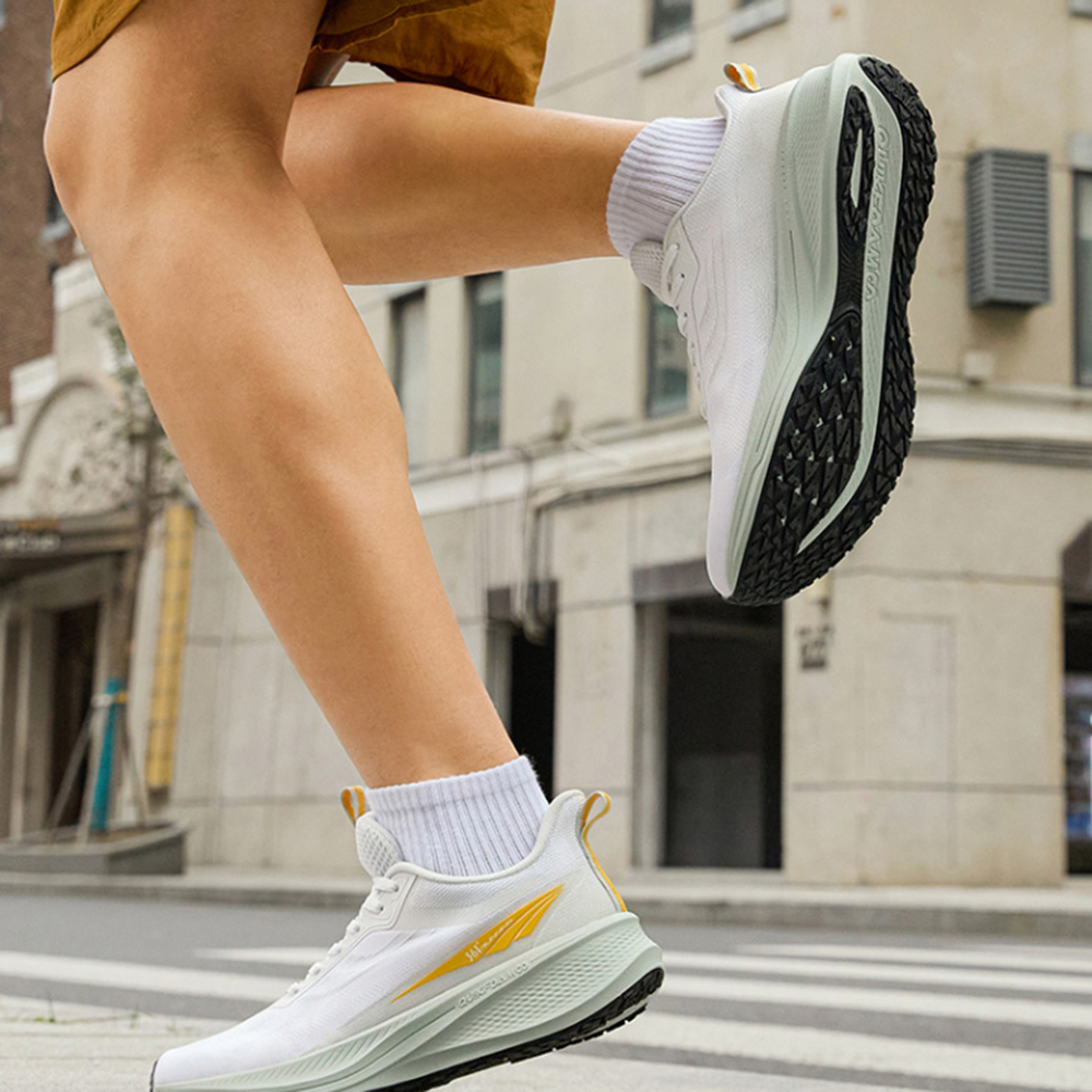 361° Feiying 5.0 Cushioning Slip Resistant Low top City Commuting Running Shoes Men’s White Green