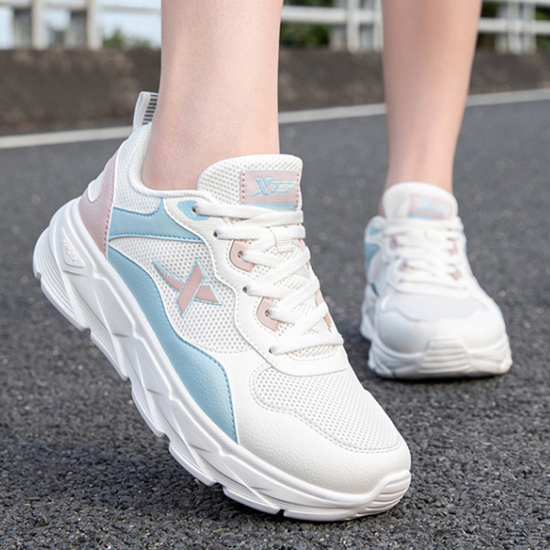 XTEP Breathable And Resilient Low top Casual Running Shoes Women’s White Blue Pink
