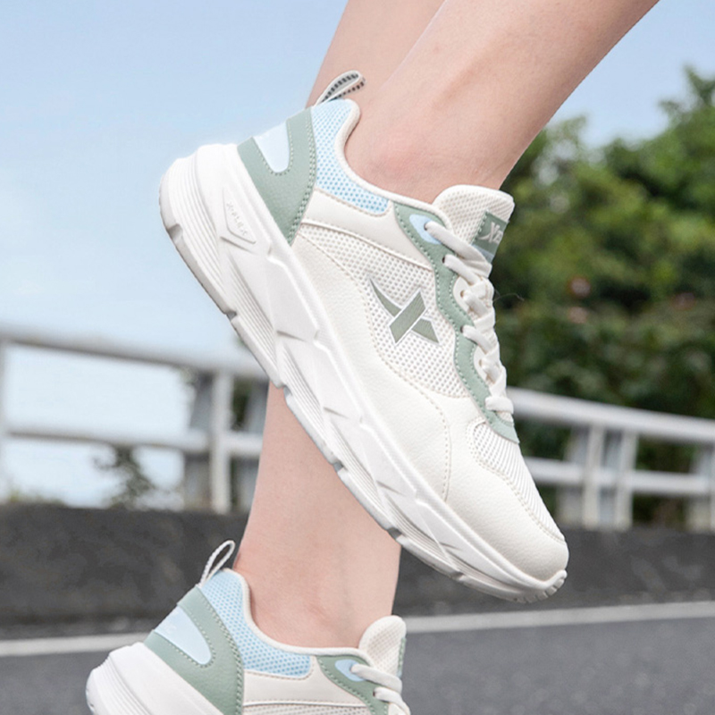 XTEP Breathable And Resilient Low top Casual Running Shoes Women’s White Green