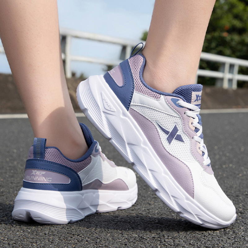 XTEP Breathable And Resilient Low top Casual Running Shoes Women’s White Purple