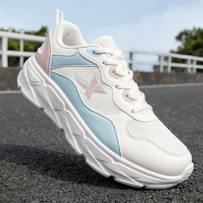 XTEP Breathable And Resilient Low top Casual Running Shoes Women’s White Blue Pink