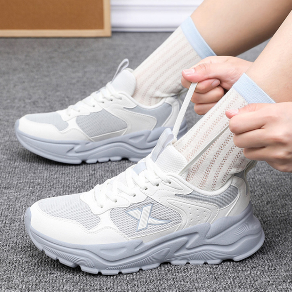 XTEP Breathable And Resilient Low top Casual Running Shoes Women’s White Gray