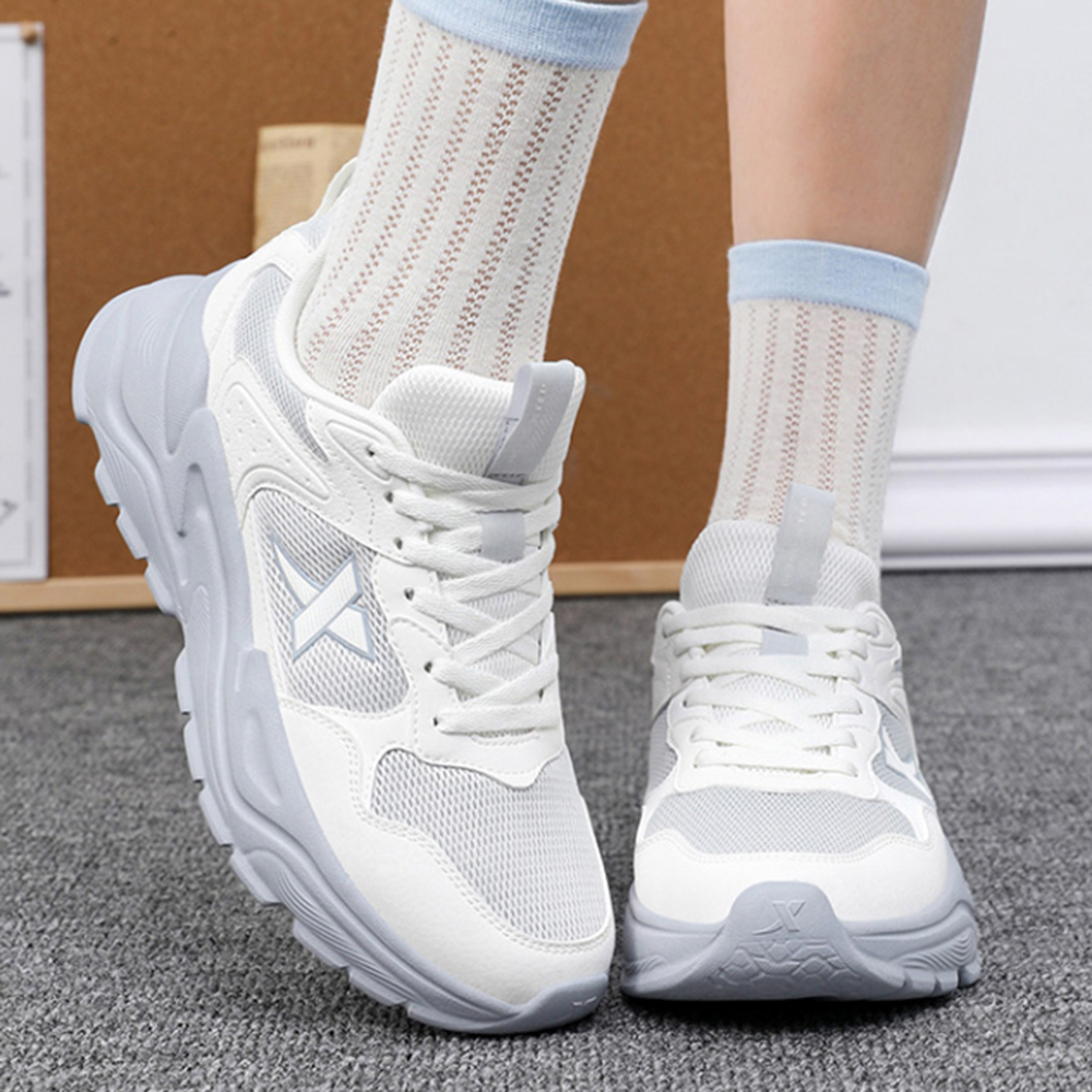 XTEP Breathable And Resilient Low top Casual Running Shoes Women’s White Gray