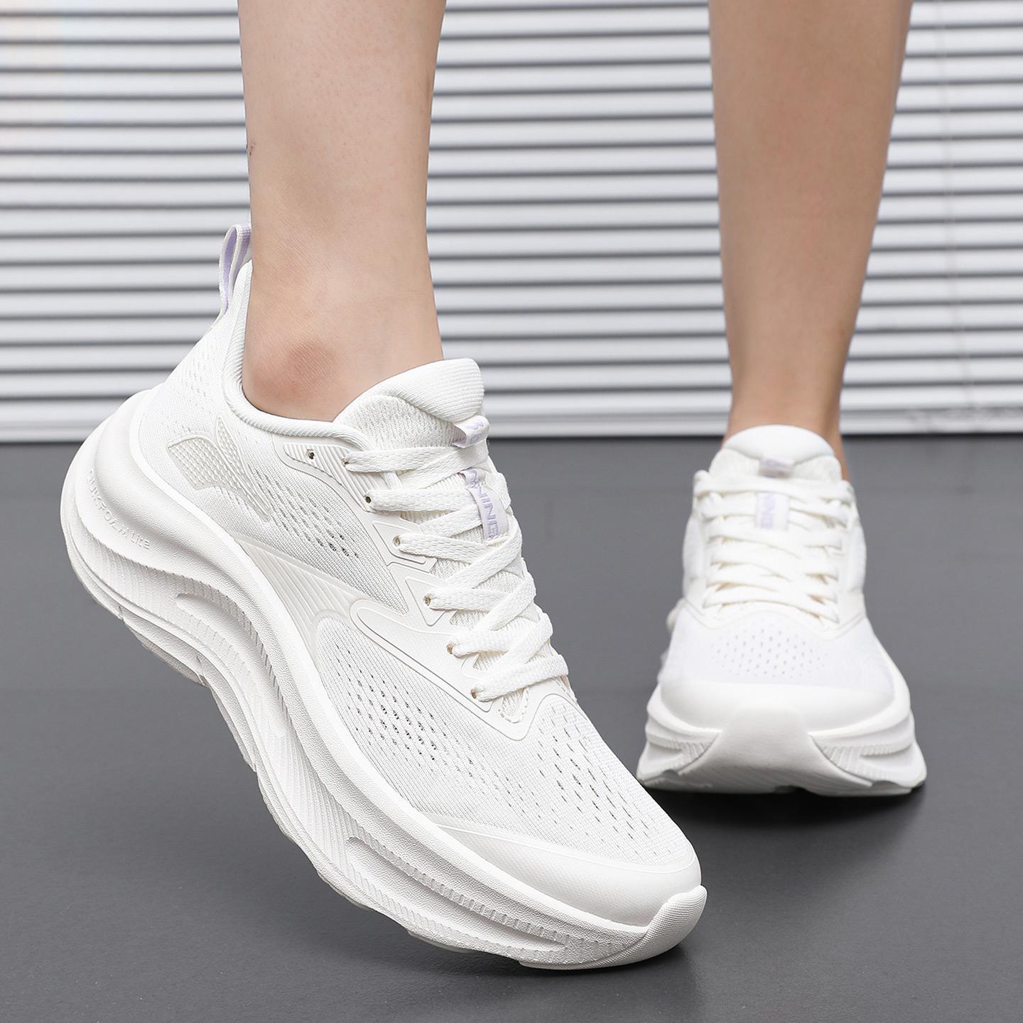 361° Breathable And Lightweight Low top Casual Running Shoes Women’s Feather White