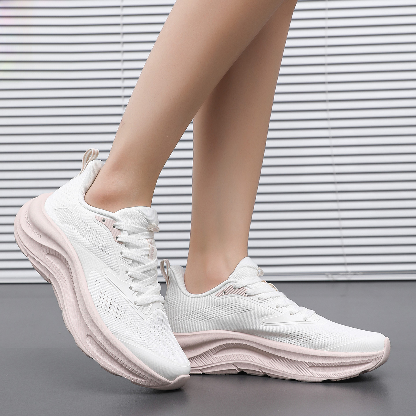361° Breathable And Lightweight Low top Casual Running Shoes Women’s Feather White Fresh Pink