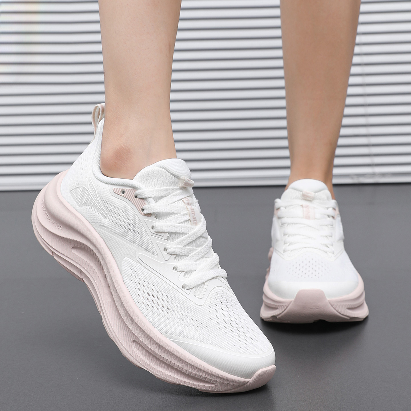 361° Breathable And Lightweight Low top Casual Running Shoes Women’s Feather White Fresh Pink