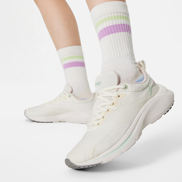 Li Ning YunQue Comfortable And Breathable Cushioning, Wear Resistant Low top Casual Running Shoes Women’s White