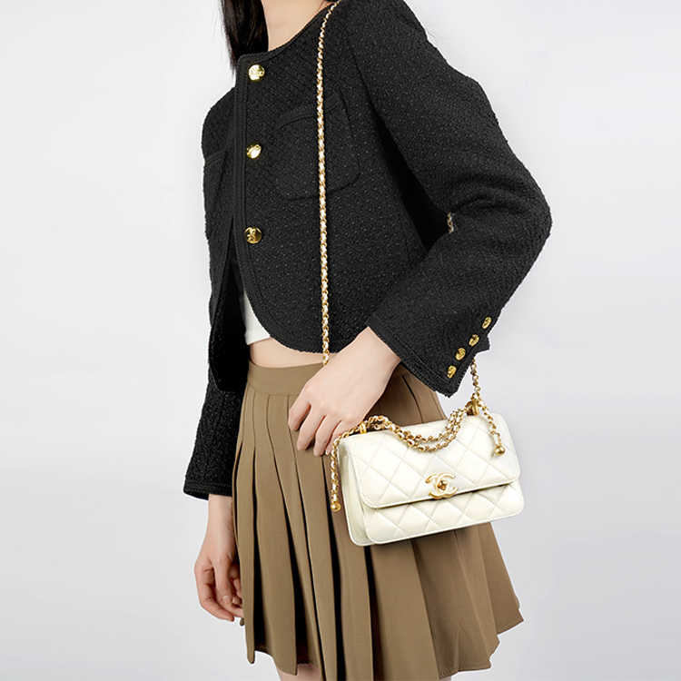 Женская сумка Chanel 19 Bag (белая) — фото 5
