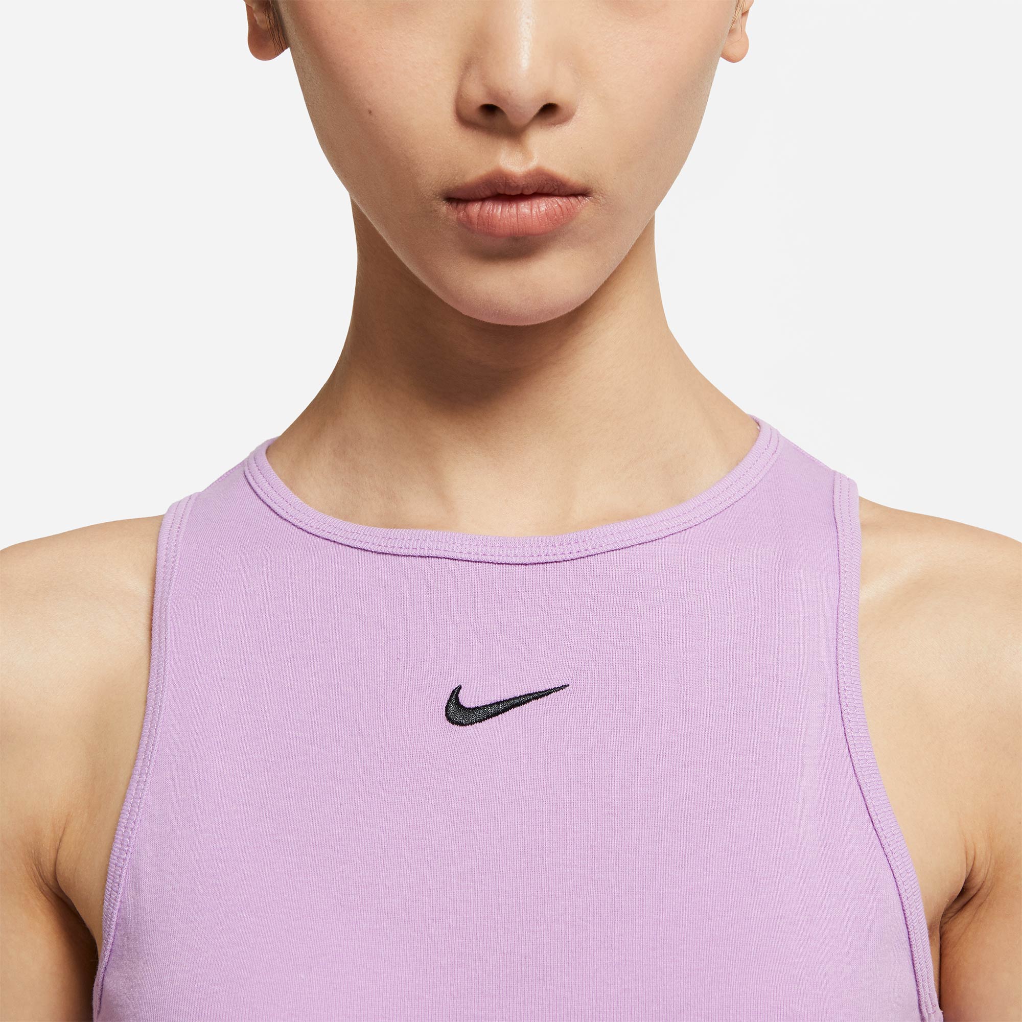 Женская футболка Nike Sportswear Essential (фиолетовый) — фото 4