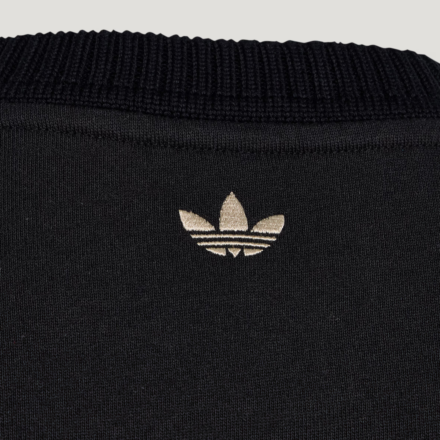 Свитшот adidas originals CRAFTED CREWNECK JUMPER (черно-белый) — фото 6