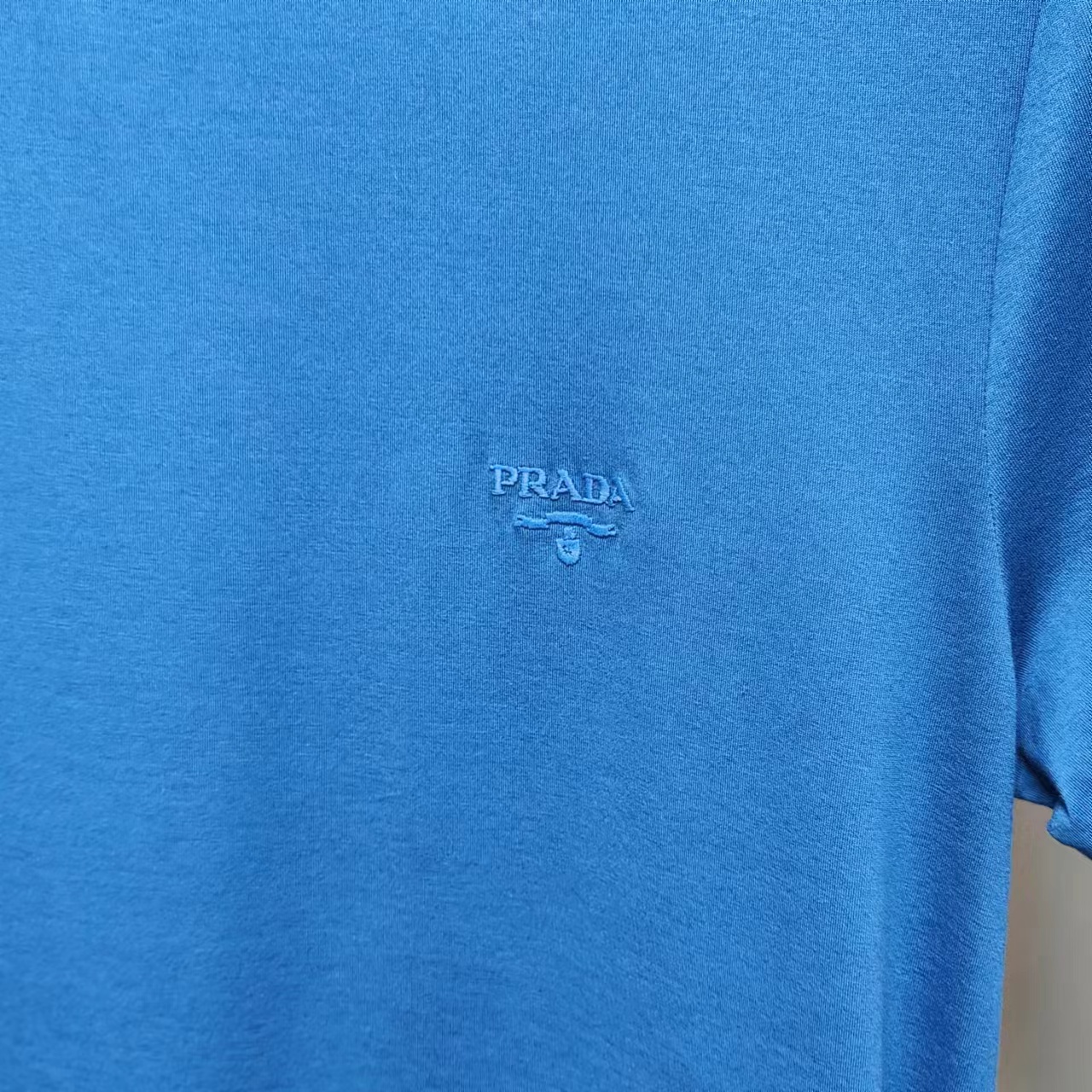 Мужская футболка Prada (синяя) — фото 3