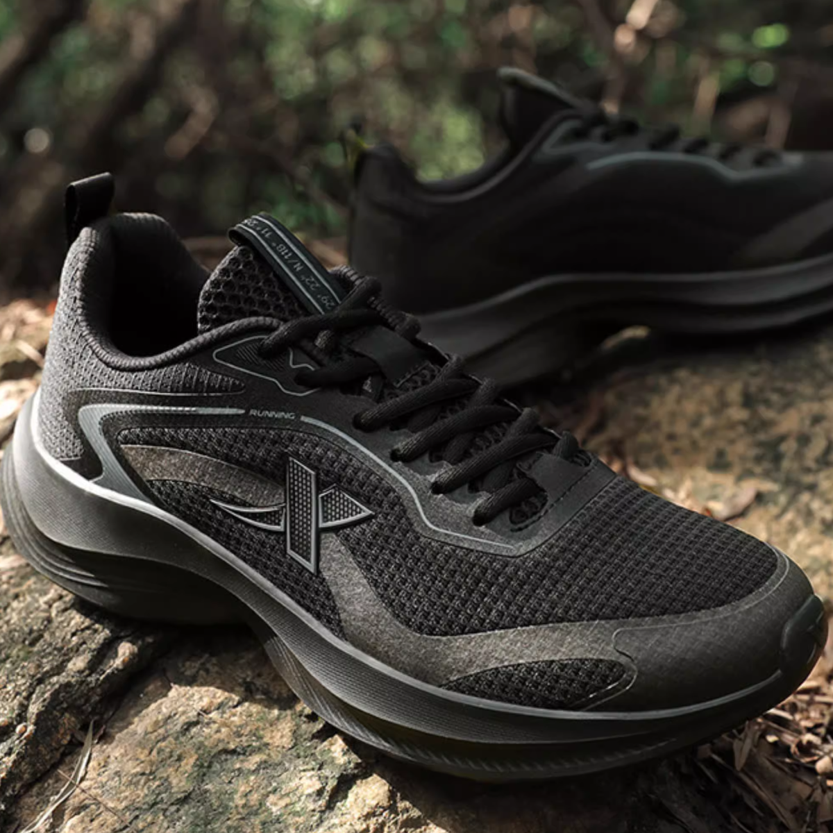 XTEP Cushioning Breathable Slip Resistant Low top Casual Sprint Running Shoes Men’s Black Gray