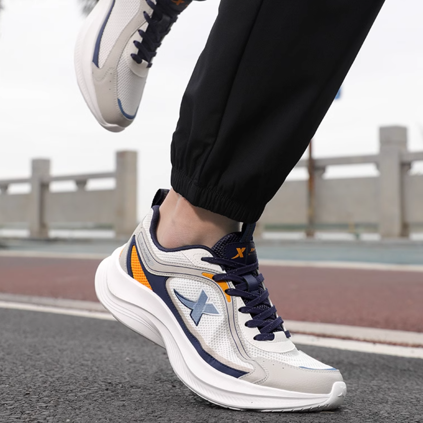 XTEP Abrasion Resistant Breathable Cushioning Low top Casual Running Shoes Men’s White Gray Blue